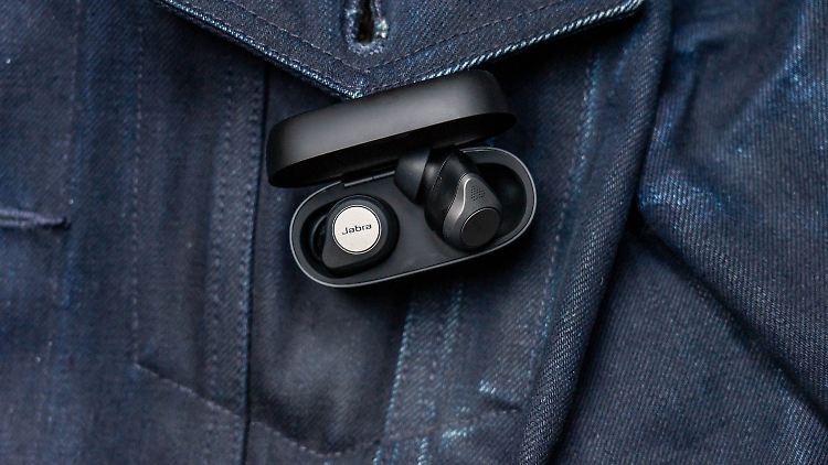 Die Box der Jabra Elite 85T ist zwar etwas größer als bei den Vorgängern, aber immer noch kompakt.