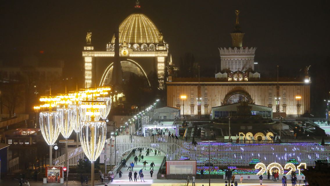 Nach dem Fiebermessen offen: Eisstadion in Moskau.