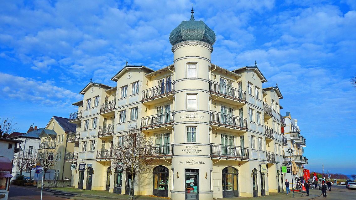 Leere Promenade vor dem Ahlbecker Hof auf Usedom: Zu Weihnachten könnte ein wenig Leben einkehren.