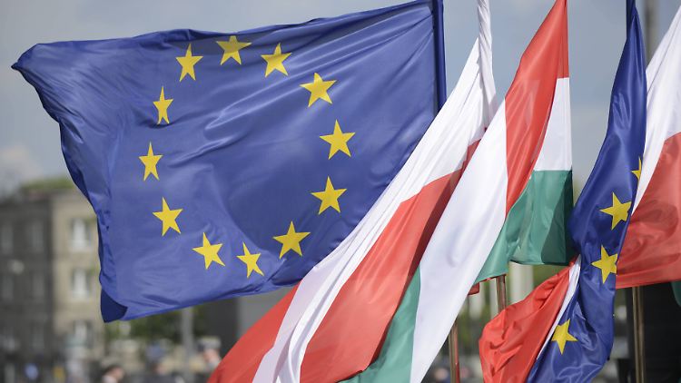 Im EU-Haushaltsstreit halten Ungarn und Polen an ihrem Veto gegen den Rechtsstaatsmechanismus fest.