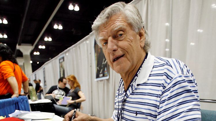 David Prowse bei einer Signieraktion 2007.