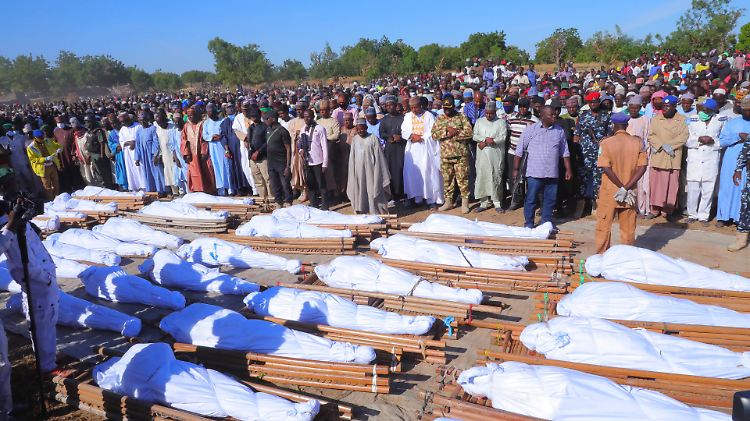 Sie kamen mit Motorrädern und verübten ein Blutbad unter der Dorfbevölkerung - mehr als 100 Menschen fielen der Attacke in Nigeria zum Opfer. 