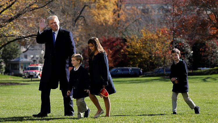 Zum ersten Mal seit Tagen verbrachte Trump am Sonntag nicht den Großteil des Tages auf seinem Golfplatz. 