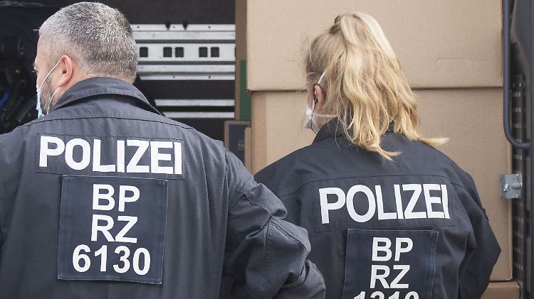 Bundespolizeieinsatz gegen illegale Beschäftigung bei der Fleischindustrie in Niedersachsen.