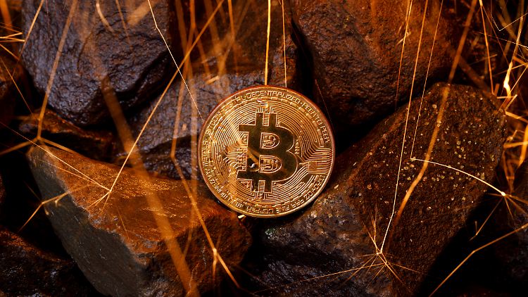 Der größte Vorteil von Kryptowährungen wie Bitcoin ist für viele Fans die Tatsache, dass diese von den Zwängen und Pflichten des klassischen Finanzmarktes teilweise abgekoppelt sind. Doch das kann auch ein großer Nachteil sein.