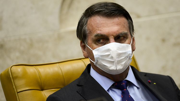 Bolsonaro hatte die Corona-Pandemie wiederholt als "kleine Grippe" bezeichnet.