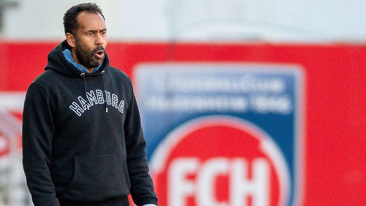 Schon wieder HSV-Seuche: Trainer Daniel Thioune spricht von einer Krise.