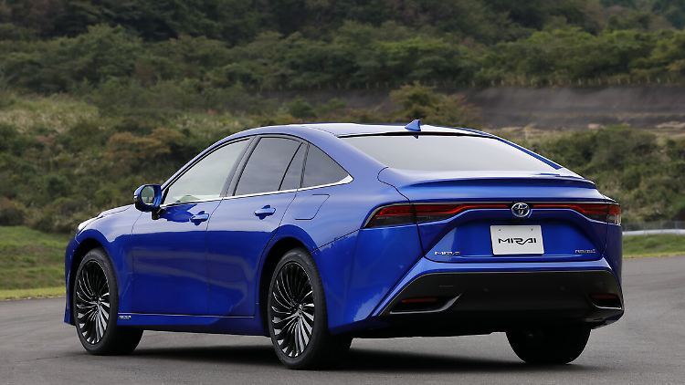 Wüsste man es nicht besser, könnte man den Mirai gut und gerne der Luxustochter von Toyota, Lexus, zuschlagen.
