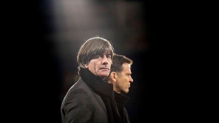 Viel zu überstürzt urteilt der DFB, dass Joachim Löw Bundestrainer bleiben darf.
