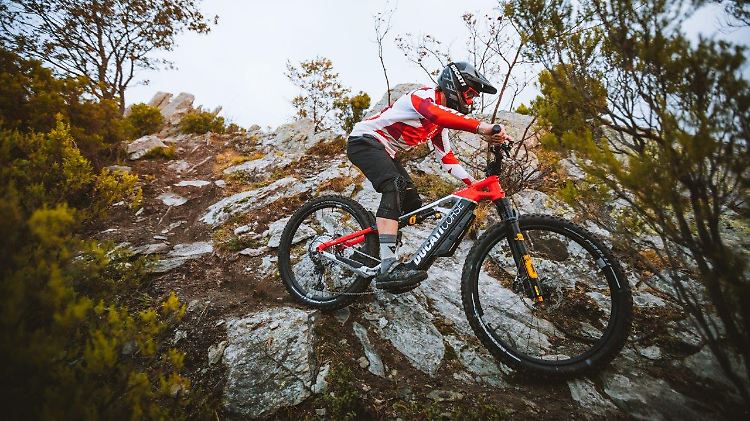 Das Fully TK01-RR ist nicht nur etwas für anspruchsvolle Mountainbiker, sondern mit 7000 Euro auch etwas fürs dickere Portemonnaie.