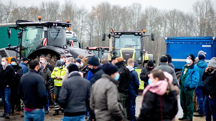 Mit rund 100 Treckern sendeten die Bauern ein starkes Zeichen ihres Ärgers aus.