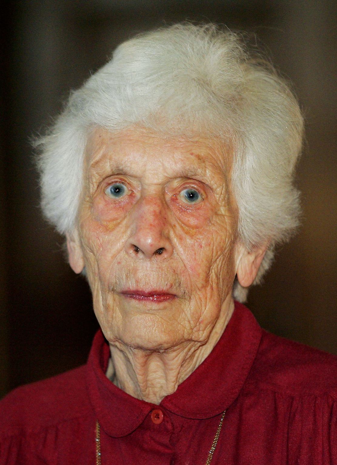 Freya Gräfin von Moltke, die Witwe des 1945 hingerichteten Widerstandskämpfers gegen das Nazi-Regime Helmuth James Graf von Moltke, starb am 1. Januar im Alter von 98 Jahren. Sie organisierte in der NS-Zeit die Sitzungen der von ihrem Mann aufgebauten Widerstandsgruppe "Kreisacher Kreis" auf dem  Familiengut Kreisau in Schlesien. Nach Kriegsende widmete sich Freya von Moltke publizistisch und editorisch der Geschichte des Widerstandes.