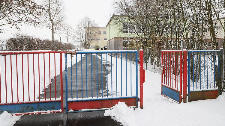 Im Kindergarten "Werraspatzen" startet Hildburghausen seinen freiwilligen Massentest und hofft auf Erkenntnisse zur Dunkelziffer bei den Infizierten.