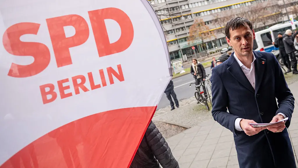 Martin-Hikel-Vorsitzender-der-SPD-in-Berlin-fordert-nach-der-Bundestagswahl-eine-Erneuerung-der-Partei