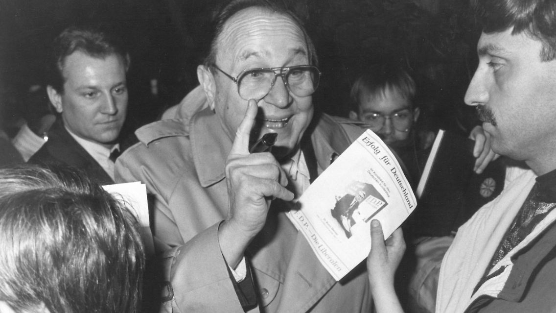 Der populäre Außenminister Hans Dietrich Genscher wirbt für die FDP.