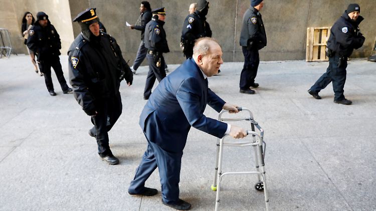 Harvey Weinstein drohen mehr Jahre Haft, als er absitzen können wird.