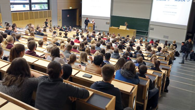 Im Wintersemester 19/20 waren mehr als 400.000 Studenten aus dem Ausland an deutschen Universitäten eingeschrieben.