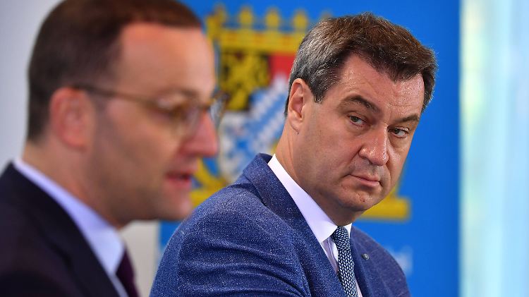 Gesundheitsminister Spahn (l.) und CSU-Chef Söder befürworten die Reiseverschärfungen der österreichischen Regierung. (Archivbild)