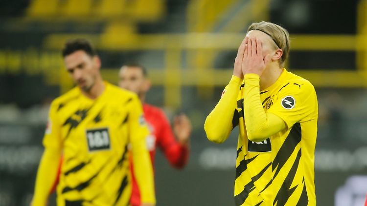 Jetzt muss Haaland vorerst zugucken.