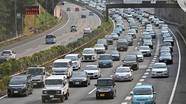 Noch fahren auch in Japan die meisten Autos mit Verbrennungsmotor - doch das soll sich ändern.