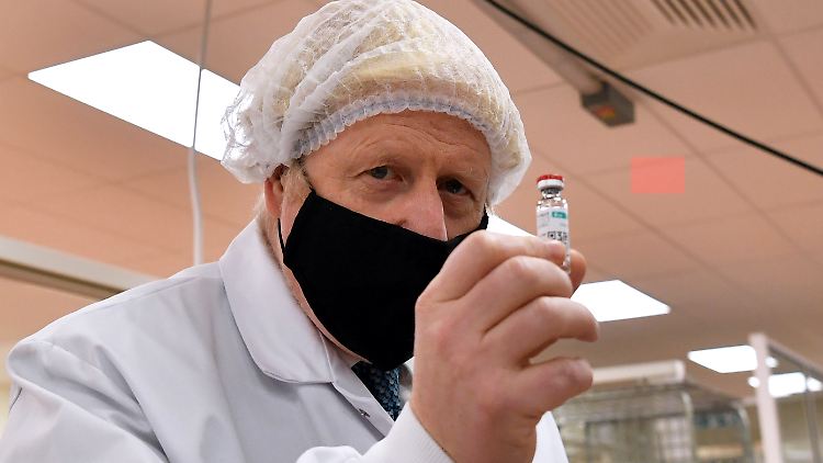 Boris Johnson lobt das "biologische Jiu Jitsu", mit dem die Entwickler bei Biontech das Virus ausgetrickst hätten.
