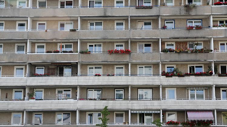So ähnlich sahen die Balkone aus, auf denen Petra und die Mutter der Autorin in den 80er-Jahren immer gesessen haben.