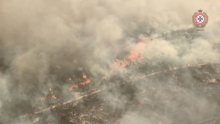 Luftaufnahmen lokaler Behörden zur Brandbekämpfung zeigen die Schäden, die ein Buschfeuer bereits auf der Hälfte von Fraser Island angerichtet hat.