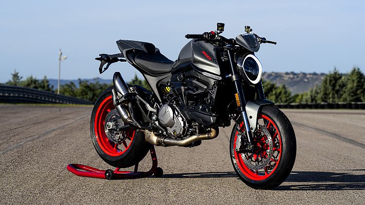 Die neue Ducati Monster ist mit 188 Kilogramm fahrfertig ein echtes Leichtgewicht in ihrer Klasse.