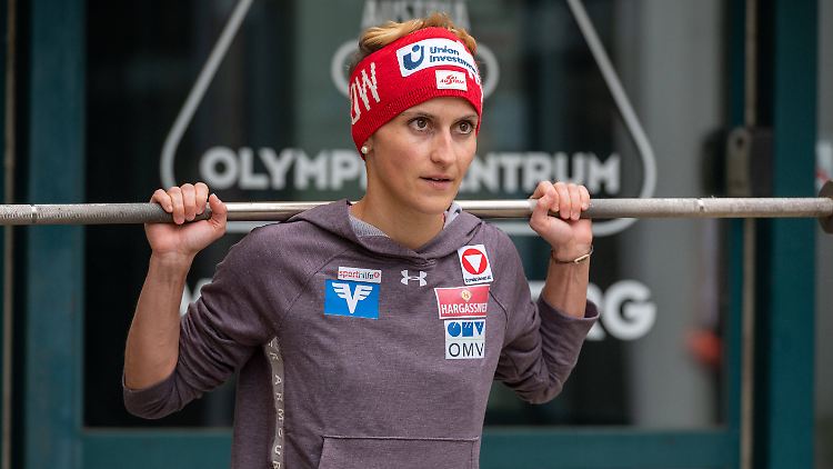 Eva Pinkelnig kämpfte sich bereits einmal nach einer schweren Verletzung zurück in die Skisprung-Weltklasse.
