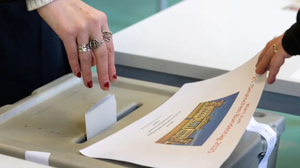 Die-AfD-liegt-nach-einem-Zwischenergebnis-in-Thueringen-bei-der-Bundestagswahl-weit-vorn