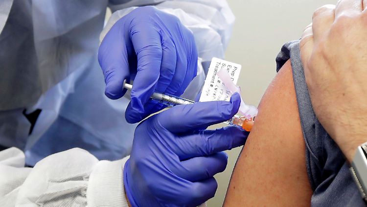 Die Probanden hatten drei Monate nach der ersten Dosis noch "neutralisierende Antikörper" im Blut.