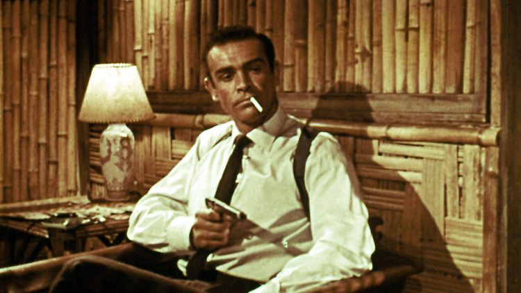 Sean Connery als James Bond in "Dr. No" - der Legendenstatus der Filmreihe färbt auch auf die unscheinbar anmutende Pistole des Geheimagenten ab. 