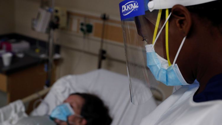 Mehr als 100.000 Corona-Infizierte befinden sich derzeit in US-Kliniken.