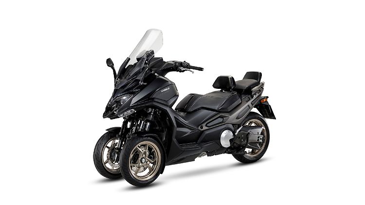 Die Konstruktion an den Vorderrädern des Kymco CV3 ist der von Yamahas Niken sehr ähnlich.