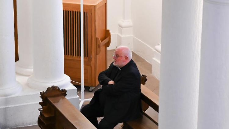 Dass ein Bischof privates Vermögen investiert und das auch öffentlich macht, ist in der Geschichte des Missbrauchsskandals bislang einzigartig.