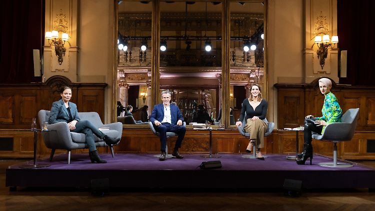 Die literarische Runde im ZDF.