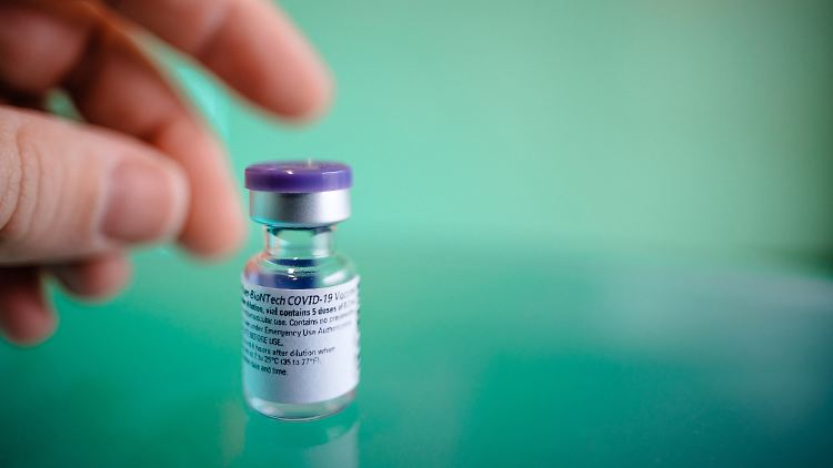 Laut Pfizer und Biontech besitzt der Impfstoff eine Wirksamkeit von 95 Prozent.