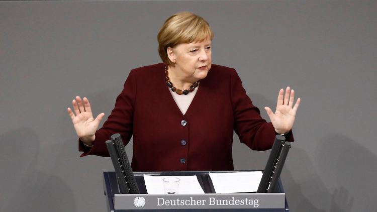 Merkel verteidigt den hohen finanziellen Einsatz in der Pandemie.