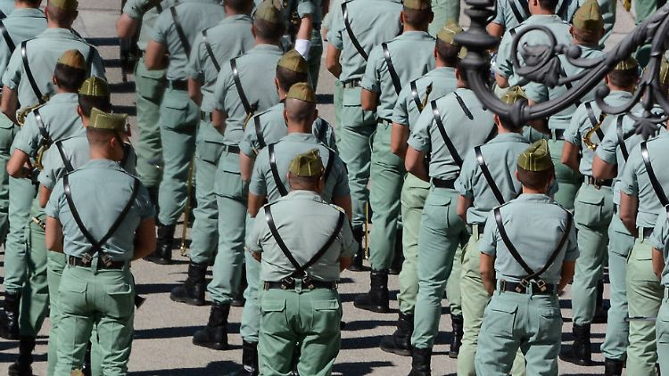 Die Gruppe der Ex-Offiziere glaubt, Spaniens Regierung werde von Terroristen unterstützt.