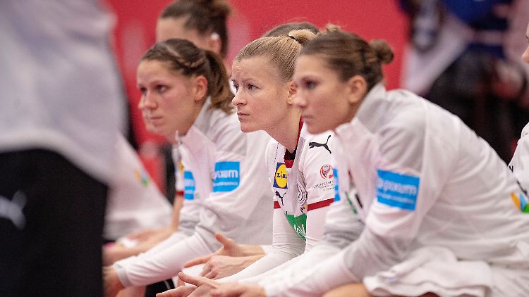 Lange Zeit auf der Bank der DHB-Frauen.
