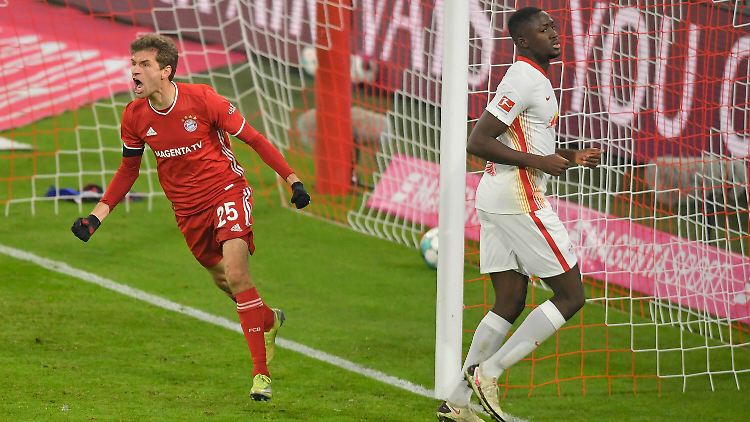Ob Thomas Müller (links) an Ostern wieder gegen Leipzig jubeln kann, ist noch unklar.