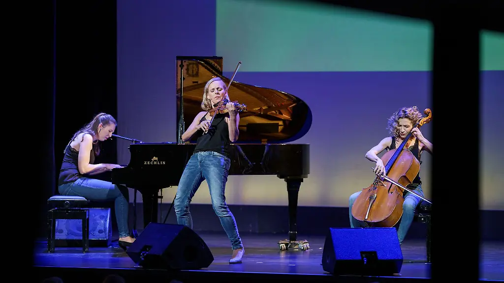 Seit-mehr-als-20-Jahren-gibt-es-das-Quartett-Salut-Salon