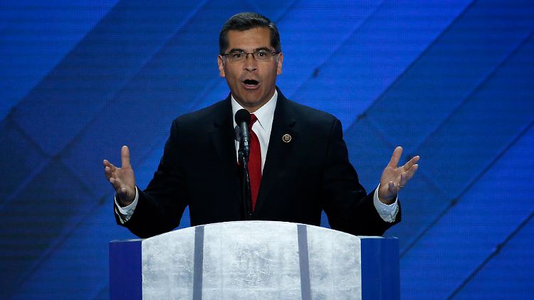 Als Kongressabgeordneter setzte sich Becerra für das Gesundheitsprogramm des damaligen Präsidenten Obama ein.