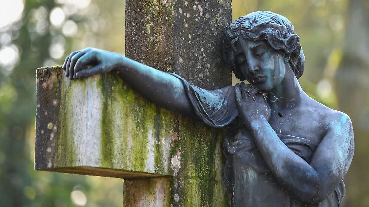 Jeden Tag sterben in Deutschland Menschen, die ohne die Corona-Pandemie Weihnachten erlebt hätten.