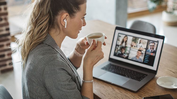 Mit der richtigen Homeoffice-Ausstattung geht die Arbeit gleich leichter von der Hand.