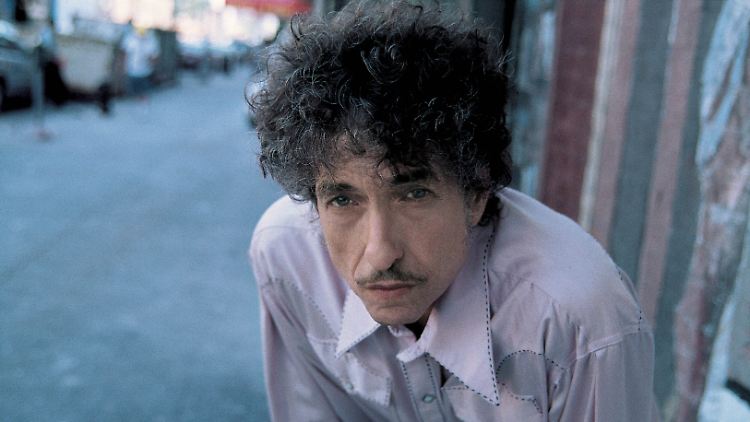 Bob Dylan veröffentlichte mehr als 600 Titel, unter anderem "Blowin' in the Wind" oder "The Times They Are A-Changin'". 
