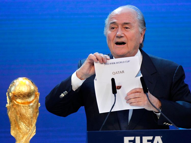 Die WM-Vergabe 2022 an Katar hat das Ansehen von Joseph Blatter in Deutschland nicht mehren können.