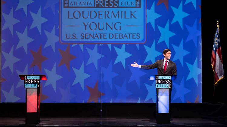 Gewöhnungsbedürftig: Jon Ossoff redet im TV mit und über den nicht anwesenden David Perdue.