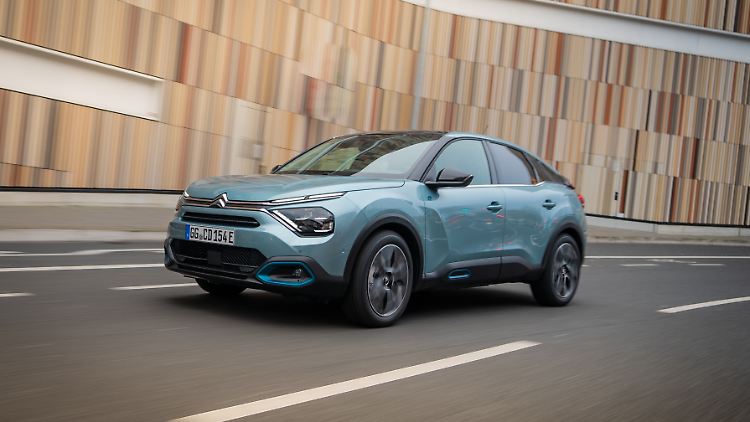 Die Schweller unter den Türen hat der C4 wohl als Hommage an den Cactus behalten, drückt die Optik aber auch in Richtung SUV.