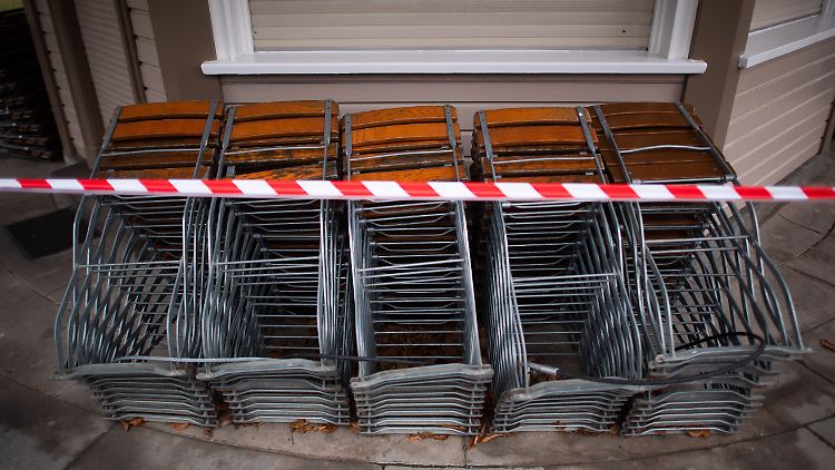 "Bis mindestens zum 10. Januar 2021 sollte in ganz Deutschland das öffentliche Leben weitgehend ruhen", fordert die Leopoldina.